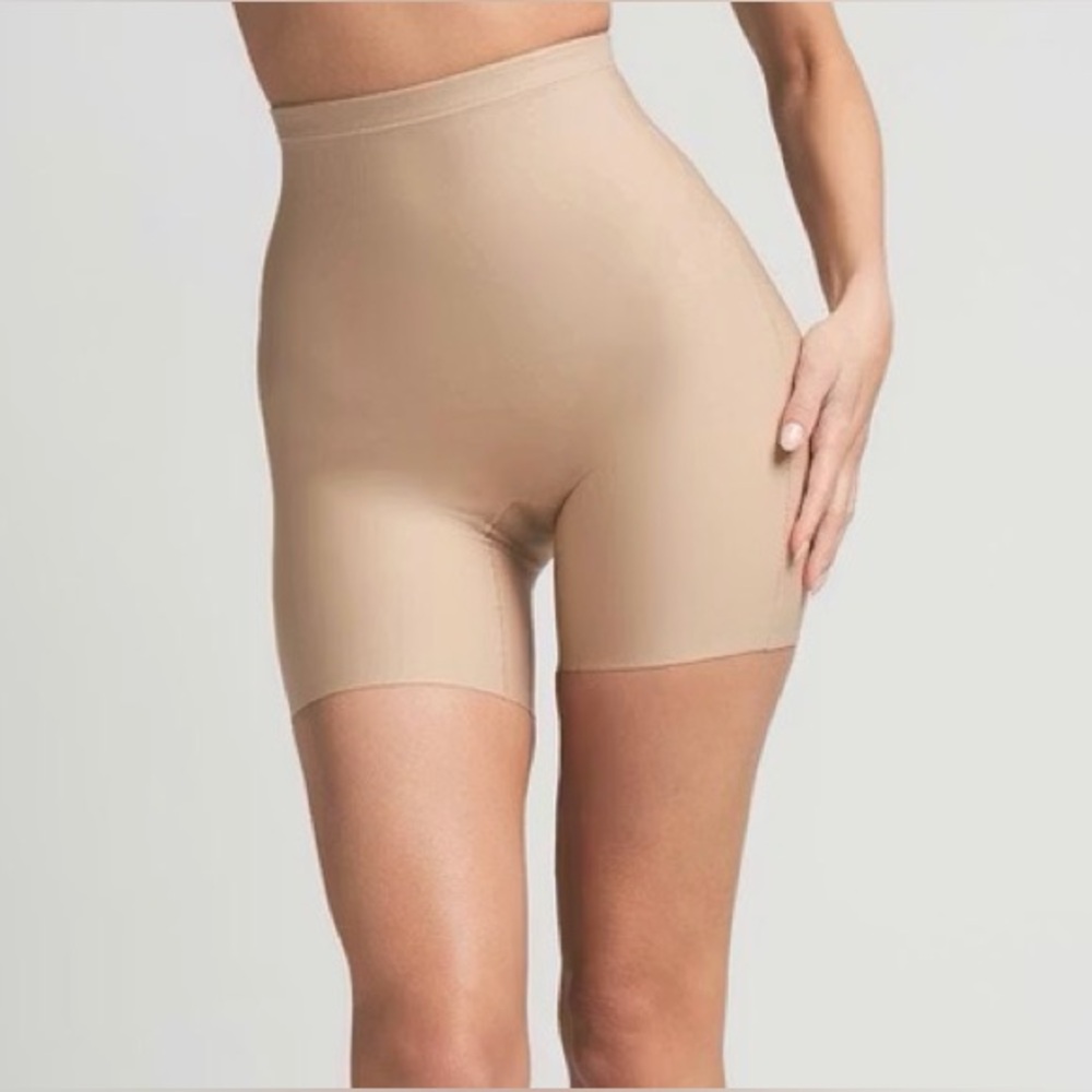 SKIMS Body MID RISE SHORT